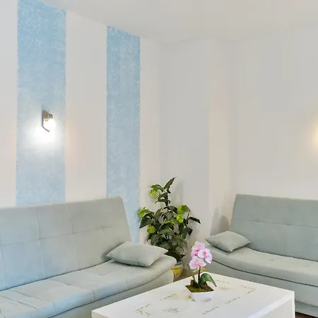 Boltuzic Apartment